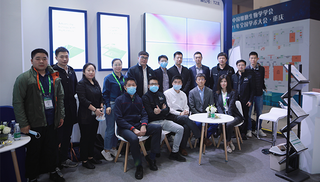 Group of China-based 10x Genomics employees with a distributor